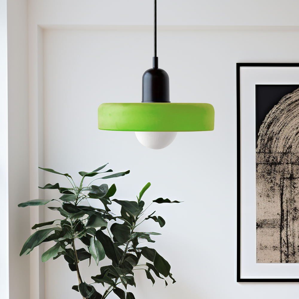 Bauhaus pendel | Farvet glas | Moderne design | Energibesparende lyskilde | Funktionel elegance | Ideel til stue og spisestue | Livlig touch | Elegant detaljeret belysning | Alsidig og stilfuld lampe