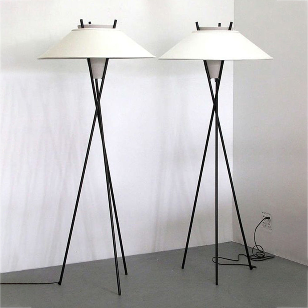 Montrevia Stehlampe | Modernes Design | Minimalistische Ausführung | Hohe Qualität | Effektive Beleuchtung | Perfekt für Wohnzimmer, Schlafzimmer,