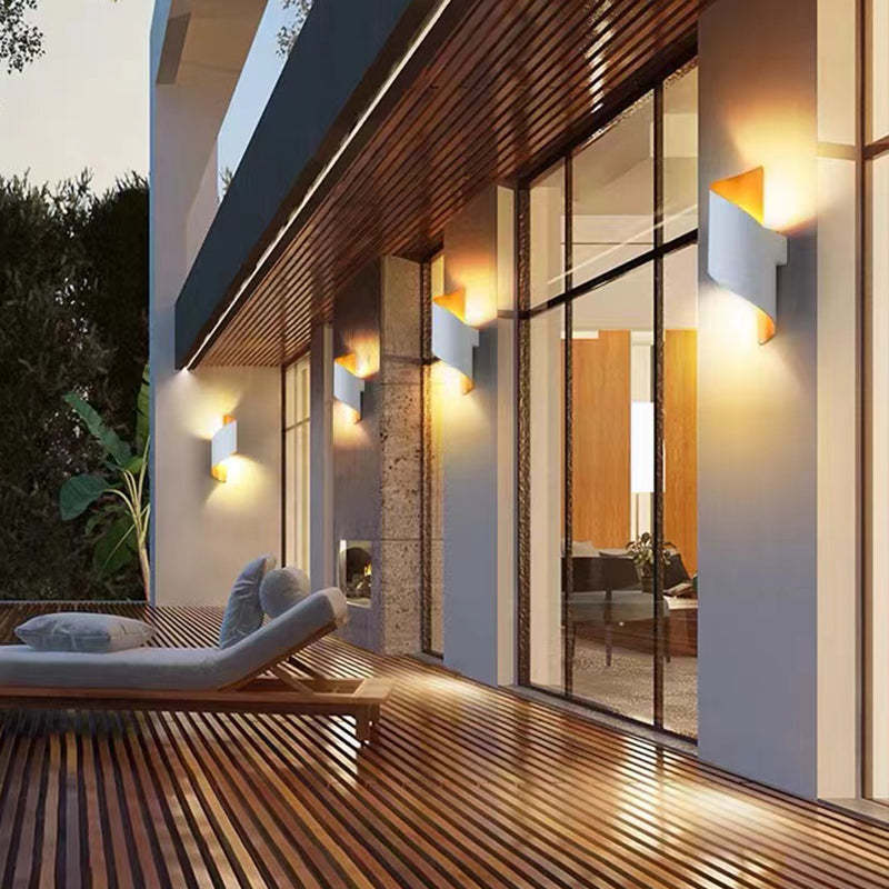 Orr LED-vägglampa | Spiraldesign | Vit/Svart | Metall inomhus | Modern stil | Effektiv belysning | Perfekt för vardagsrum och hall | IP20-skydd | 110V-240V