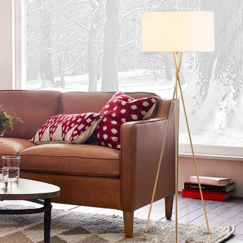 Noravenia | Modern golvlampa | Minimalistisk design | Stativfot | Stämningsfull belysning | Elegant finish | Enkel installationsprocess | Snygg för vardagsrum, sovrum och kontor | Robust kvalitet