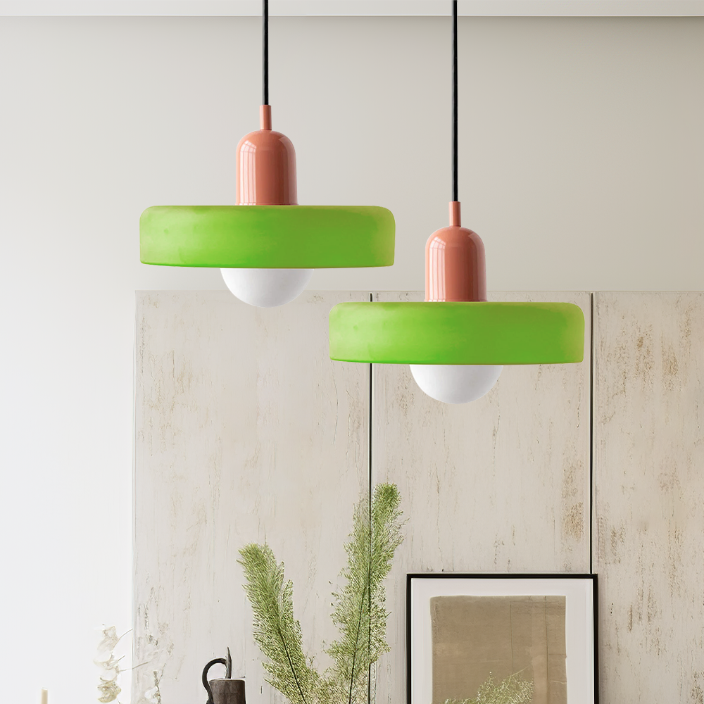 Bauhaus pendel | Farvet glas | Moderne design | Energibesparende lyskilde | Funktionel elegance | Ideel til stue og spisestue | Livlig touch | Elegant detaljeret belysning | Alsidig og stilfuld lampe