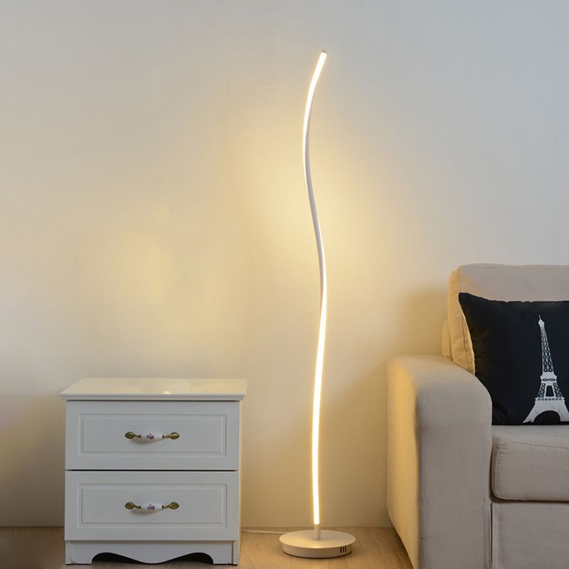 Lavianza | Moderne Stehlampe | Minimalistisches Design | Schlanke Form | Hohe Qualität | Perfekt für Wohnzimmer und Schlafzimmer | Elegante