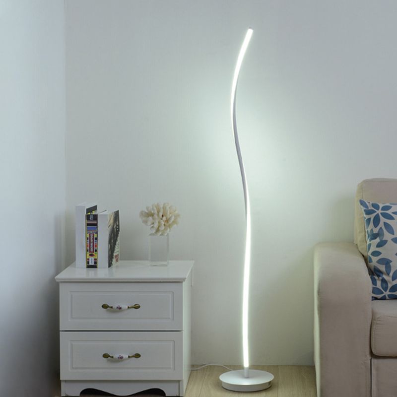 Lavianza | Moderne Stehlampe | Minimalistisches Design | Schlanke Form | Hohe Qualität | Perfekt für Wohnzimmer und Schlafzimmer | Elegante