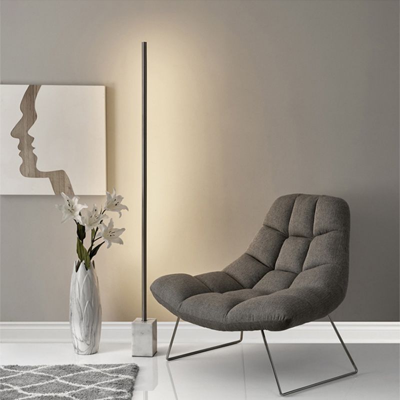 Sollena | Minimalistische Stehlampe | Modernes Design | Schlanke Linien | Stabil und Dekorativ | Hohe Qualität | Effektive Beleuchtung | Passt zu