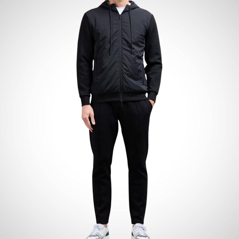 Urban komfortsæt til mænd | Puento Formade - TP92 | Minimalistisk hættetrøje & slim fit bukser i blød åndbar bomuld