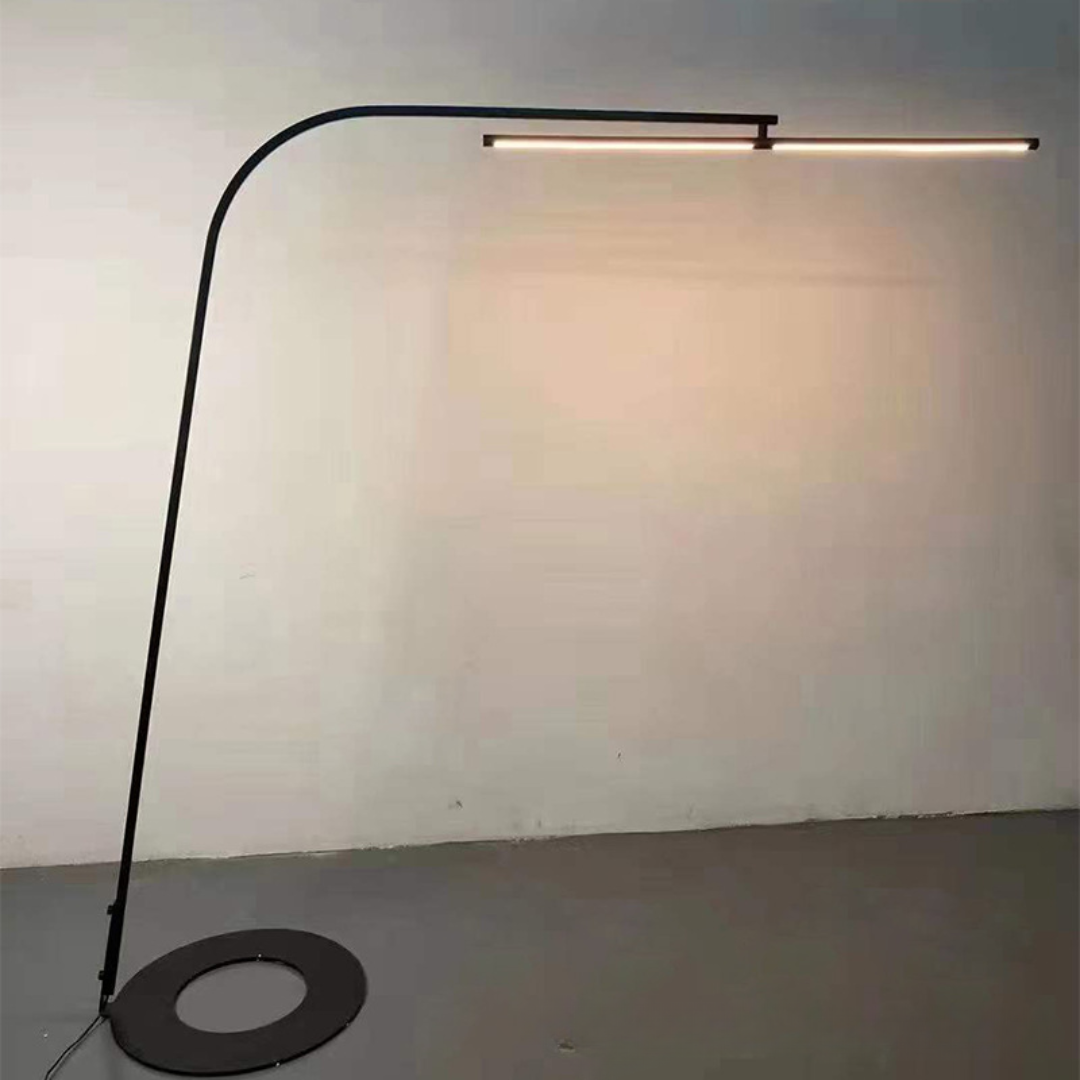 Shiena | Stehlampe im modernen Design | Verstellbare Beleuchtung für das Wohnzimmer | Minimalistische Einrichtung | Schlanke und elegante Form
