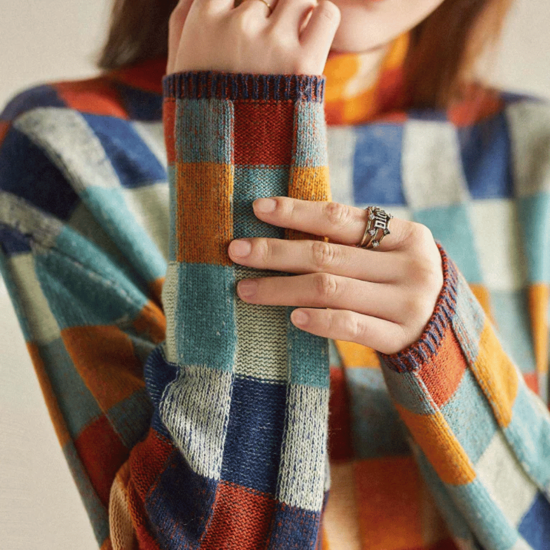 Chelsea Mongolsk Cashmere | Farverigt Patchworkmønster | Blød Rullekrave Sweater | Ultraluksus & Komfort | Damemode Trøje |