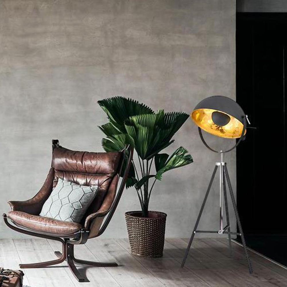 Relvena | Moderne Stativgulvlampe | Justierbarer Schirm | Industrielles Design | Qualitätsmaterialien | Fokus- und