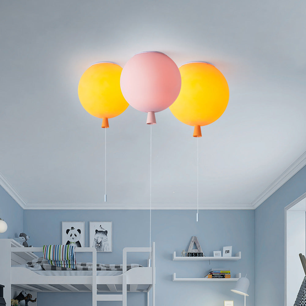 Nova Design | Legesyg LED-loftslampe | Ballonform | Akryl i Hvid, Gul, Orange, Rød, Pink | Indbygget LED-lys | Bæredygtige Materialer | Til