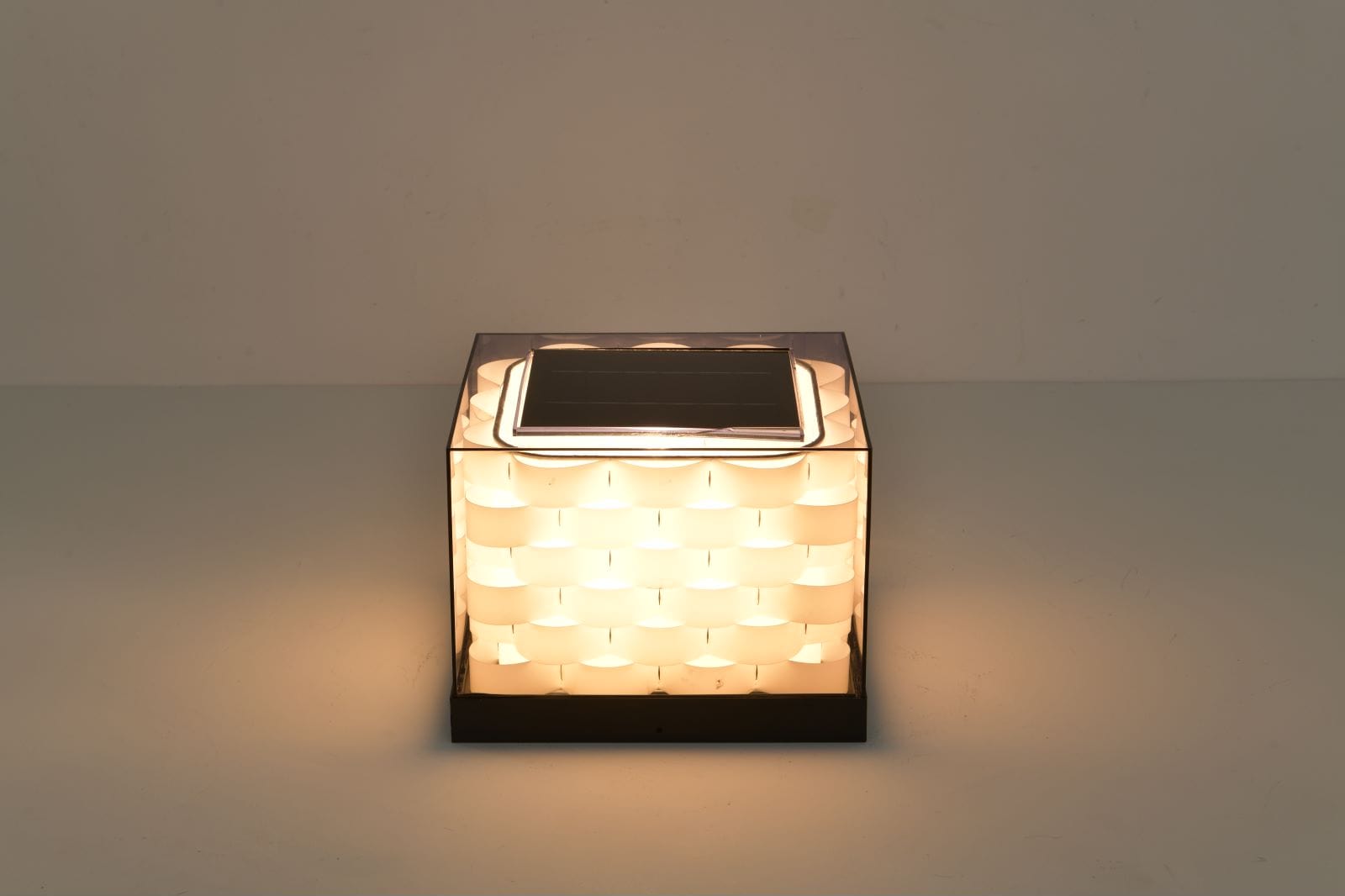 Außenlampe | Solarenergie-LED | Kubisches Geflecht-Design | Einfache Installation | Weiß | 15x15x20 cm | Automatisches