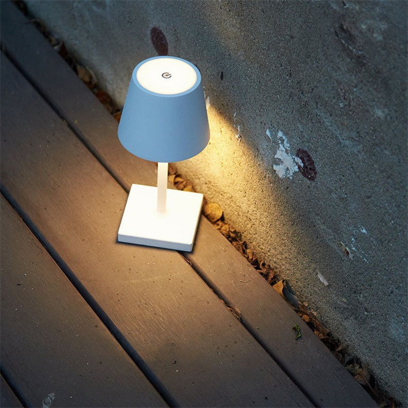 Sanne™ | Lampe de table LED portable | Design étanche | Luminosité réglable | Aluminium inoxydable | Sans fil & rechargeable | Design élégant de