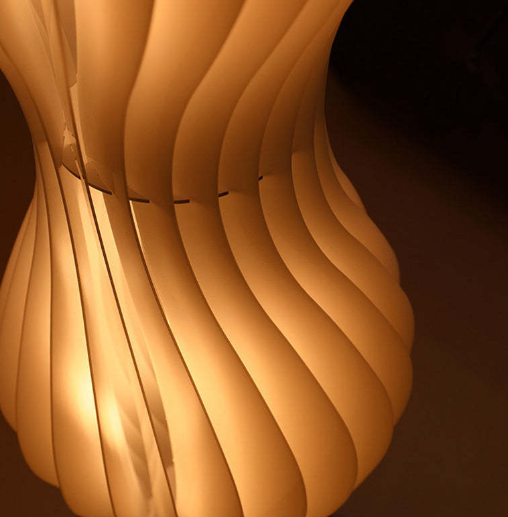 Zontravia | Moderne Stehlampe | Stilvolles Design | Atmosphärische Beleuchtung | Hohe Qualität | Einfache Installation | Zeitloser Look | Wohnzimmer