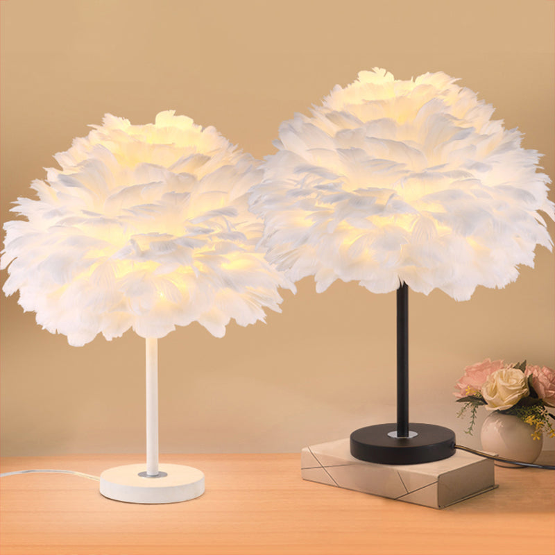 Plume de fleur en couches | Lampe de table moderne | Noir et blanc | Design plume | Pour chambre à coucher | Chambre de fille | Hauteur réglable
