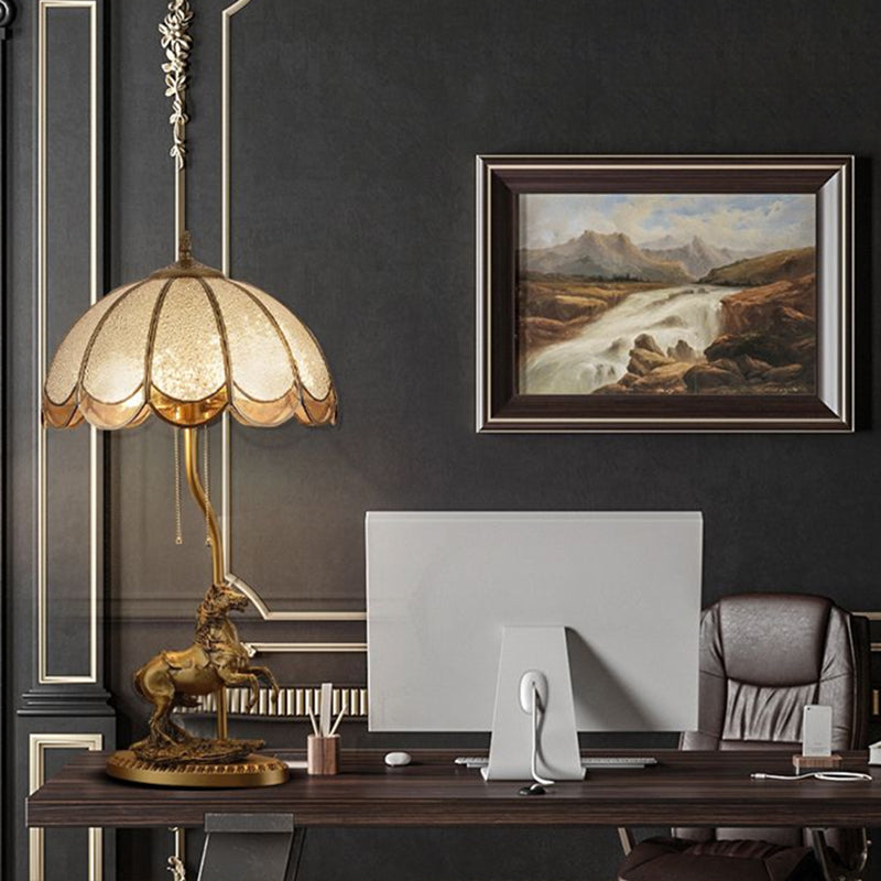 Retro Messingbordlampe | Tonet Glas | Hestedeko | Dobbelt Licht | Zugkette | Klassisches Design | Hohe Qualität | Höhe 69,85 cm | Metall und Glas