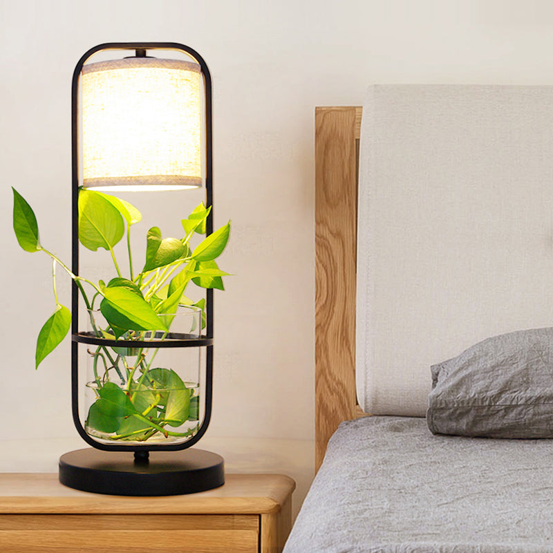 Lampa Luminoir | Design inspirowany stylem art déco | Czerwony szklany klosz | Czarna metalowa podstawa | Wysokość 19" | Gniazdo E26/E27 | Możliwość