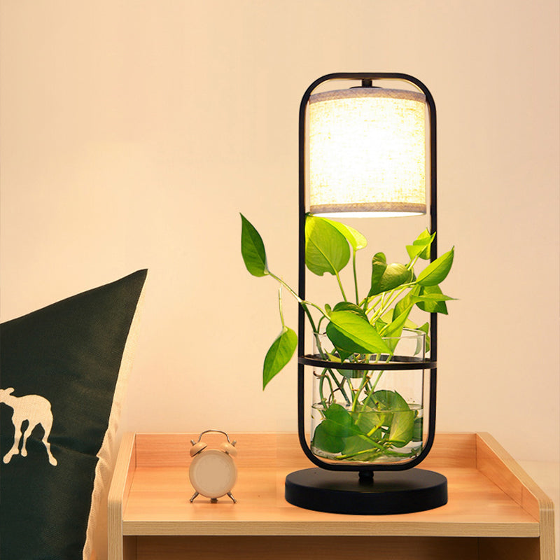 Lampa Luminoir | Design inspirowany stylem art déco | Czerwony szklany klosz | Czarna metalowa podstawa | Wysokość 19" | Gniazdo E26/E27 | Możliwość