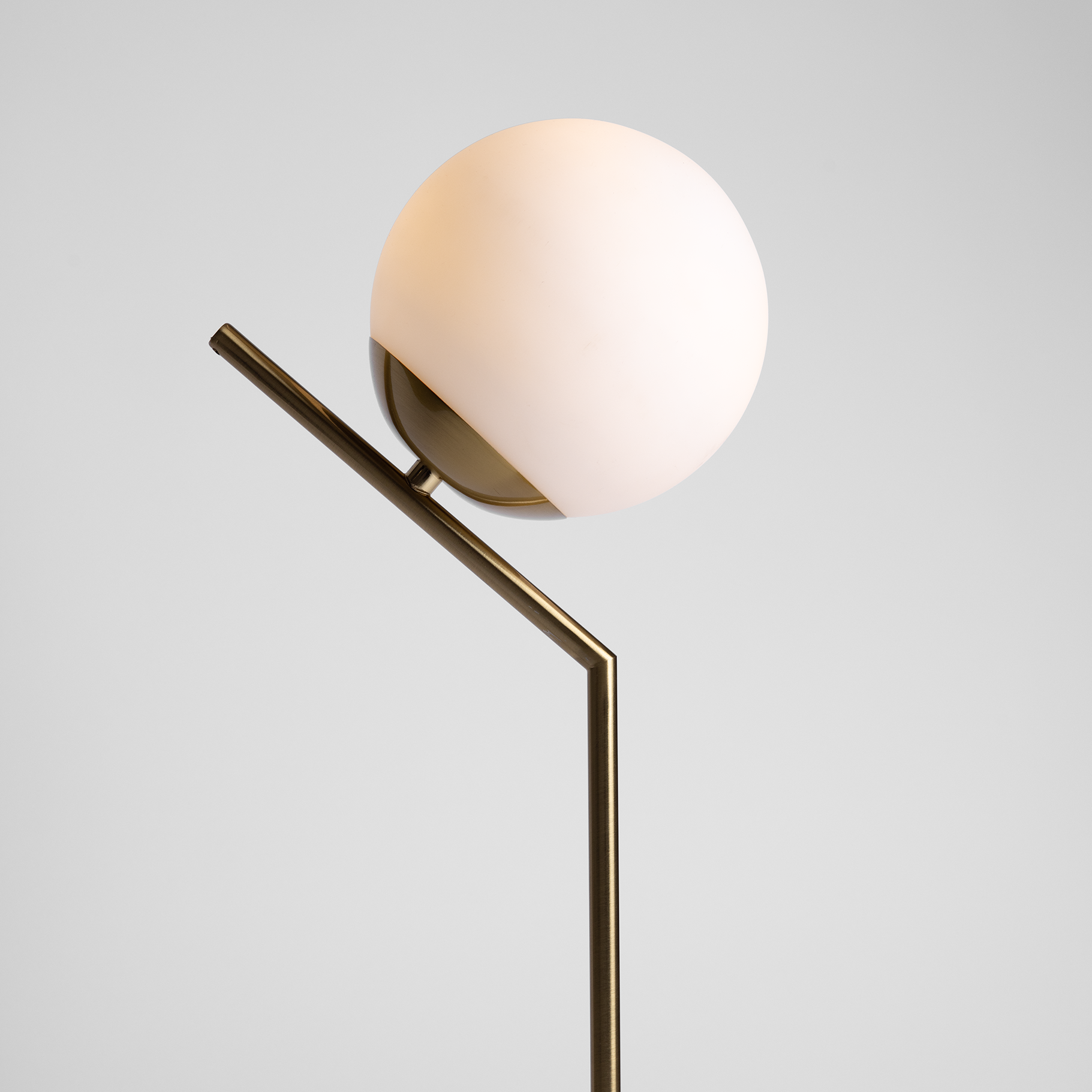 GlowTouch | LED Tischlampe | Modernes Design | Stilvolle Beleuchtung | Touch-Steuerung | Messing | Dimmbar | 5W LED | Weiches warmes Licht | Einfache