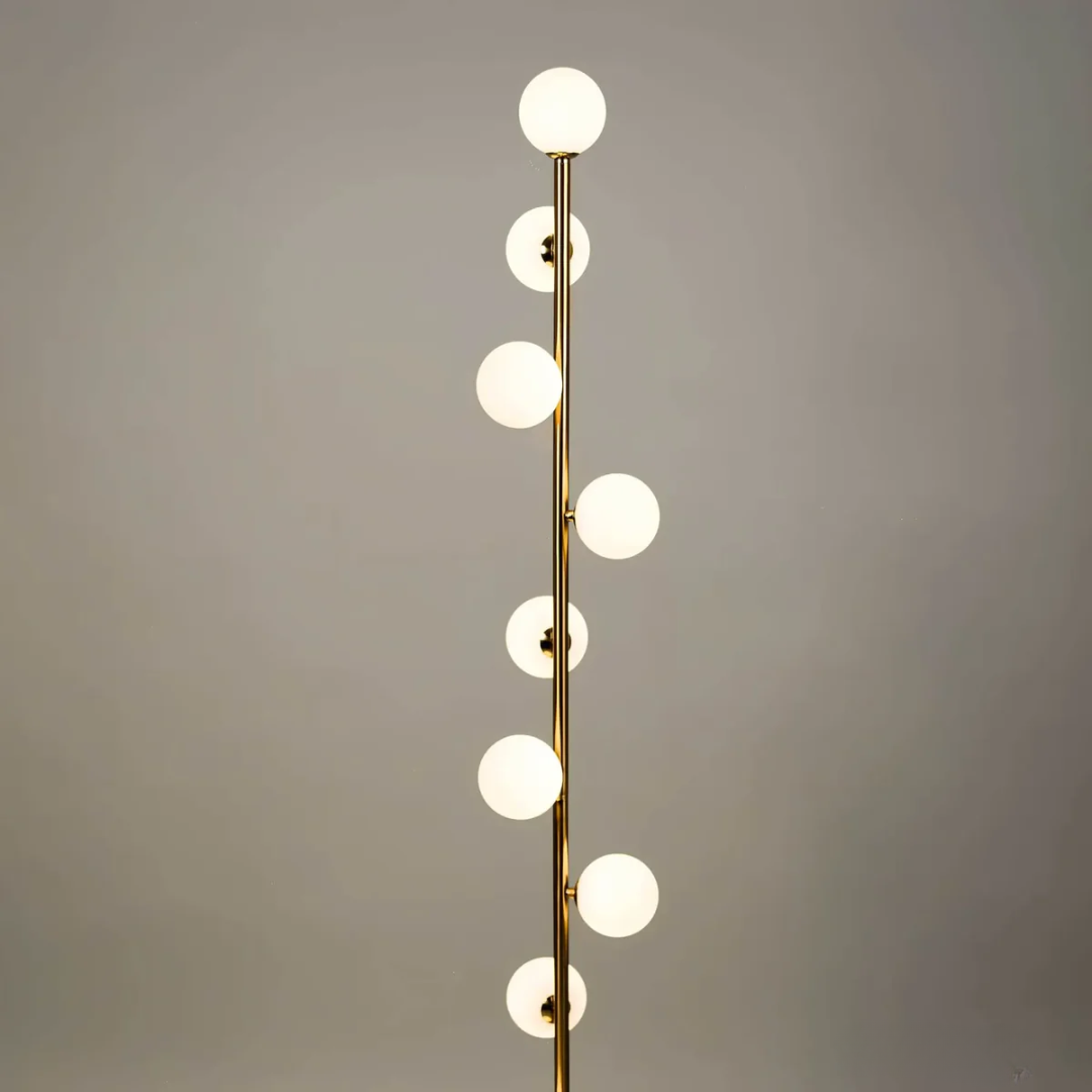 Elivaro | Moderne Stehlampe mit LED Licht | Schlankes Design in Gold/Schwarz | Glasdetails | Effektive Beleuchtung | Robuste Konstruktion | Stilvolle