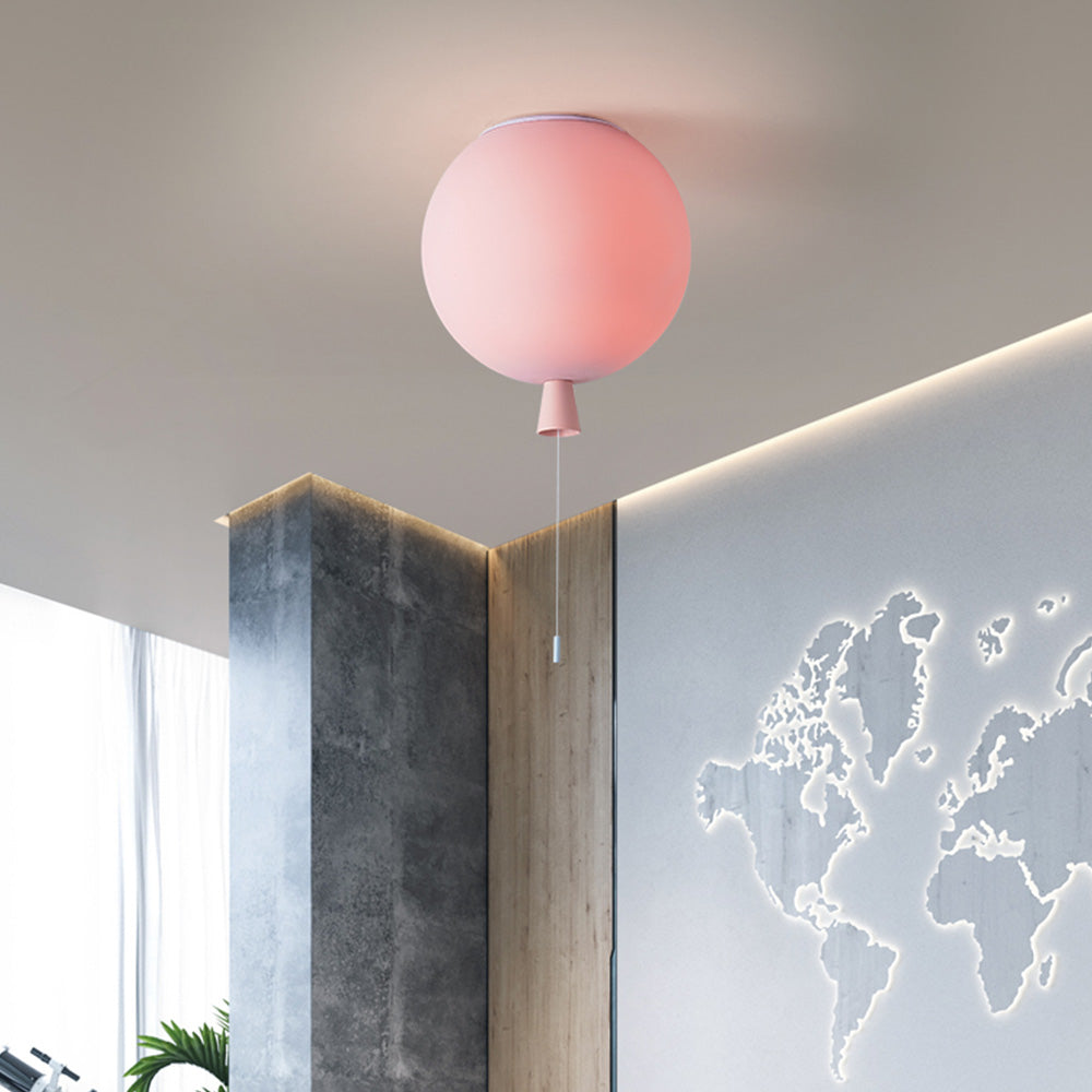 Nova Design | Legesyg LED-loftslampe | Ballonform | Akryl i Hvid, Gul, Orange, Rød, Pink | Indbygget LED-lys | Bæredygtige Materialer | Til