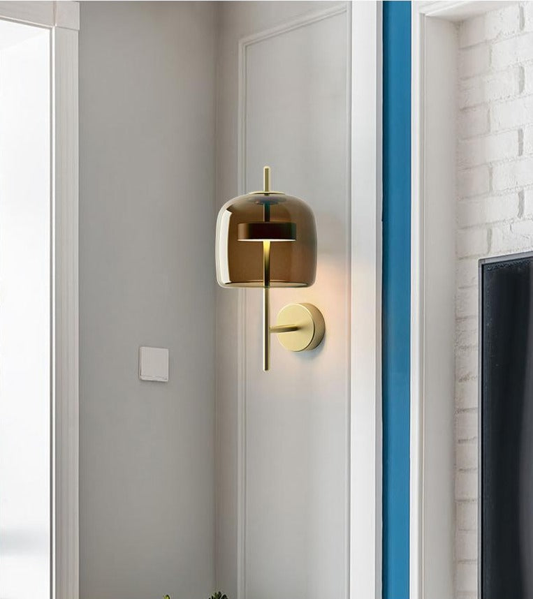 Design från mitten av århundradet | Vägglampa med glasskärm | Elegant belysning | Passar moderna interiörer | Aluminium och glas | Enkel installation | LED | Varmvit 4000K | H 55 cm | B 20 cm | D 15 cm | UL-certifierad