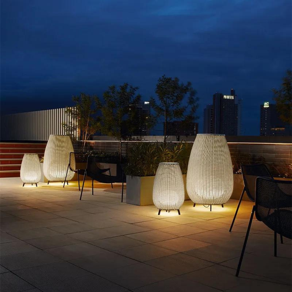 Natürliche Rattan Stehlampe | Boho Stil | Innen- und Außenbereich | Langlebige Konstruktion | Modernes