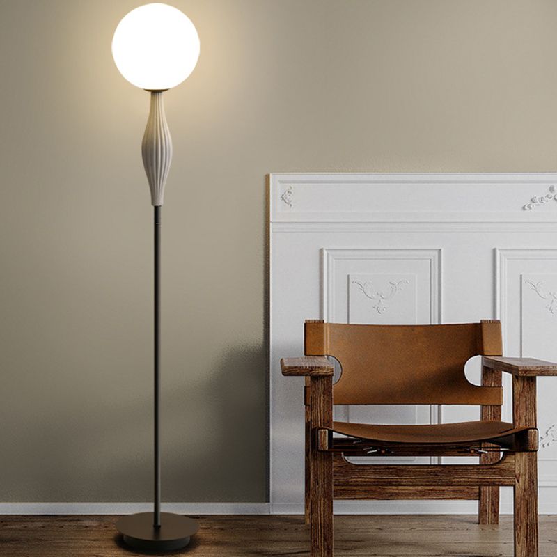 Trenisia | Moderne Stehlampe | Elegantes Design | Wohnzimmer | Schlafzimmer | Büro | Robuste Konstruktion | Effektive Beleuchtung | Minimalistischer