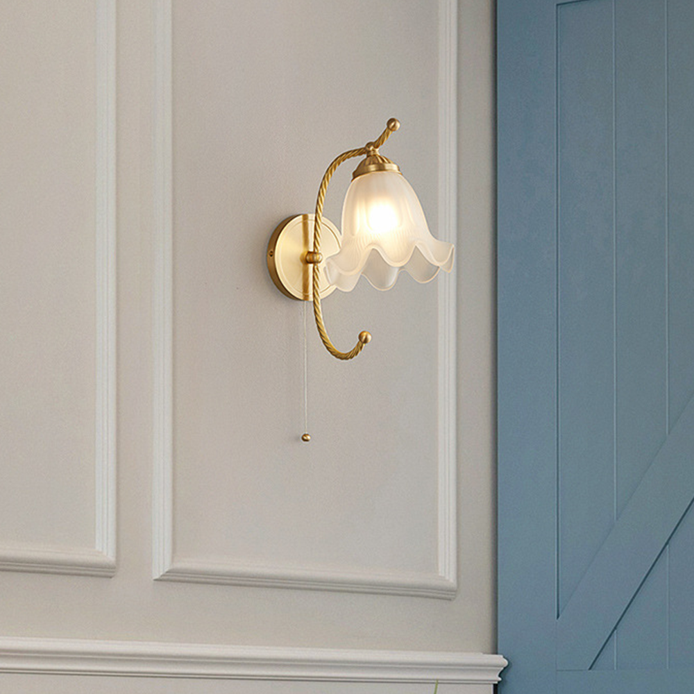 Retro Glamour Wandleuchte | Französisch Inspiriert | Glasdetails | H29cm x Ø20cm | E27 Fassung | CE & UL Zertifiziert | Stilvolle Eleganz für das