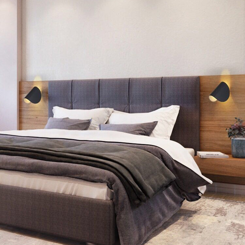 Eveline LED-vägglampa | Geometrisk design | Inomhus- och utomhusbruk | Fyra färger: röd, vit, svart, blå | Slitstark metall | 5W effektivitet