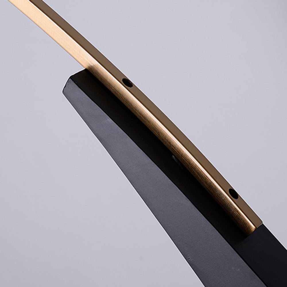 Stilvolle Gebogene Solventia Stehlampe | Verstellbarer Schirm | Moderne Stoffschirm | Langlebige und Elegante Stehlampe | Perfekt für Wohnzimmer und