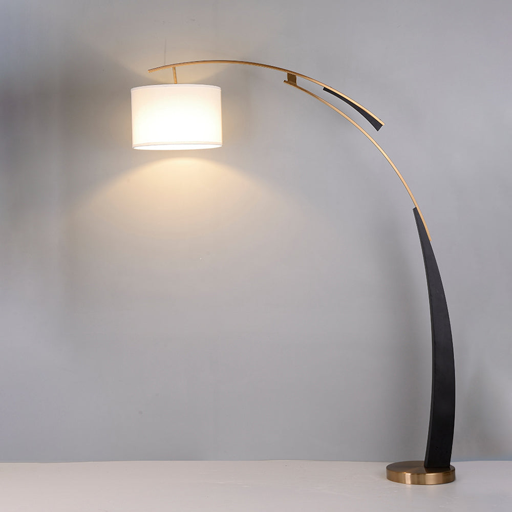 Stilvolle Gebogene Solventia Stehlampe | Verstellbarer Schirm | Moderne Stoffschirm | Langlebige und Elegante Stehlampe | Perfekt für Wohnzimmer und