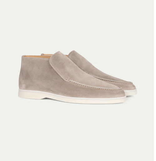Puento Fortade | Vinteroutfit til mænd | Jakke & Sweater i Merinould | Slanke Bukser i Bomuld/Uld | Høje Ruskindsloafers i Beige/Hvid