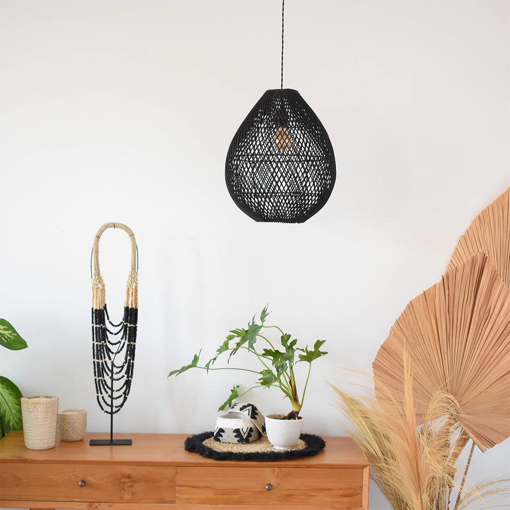 Ręcznie robiona lampa sufitowa | Czarna lampa wisząca z rattanu | Naturalny materiał | E27 | Klasyczny design | Przewód 150 cm | Maksymalna moc 40 W