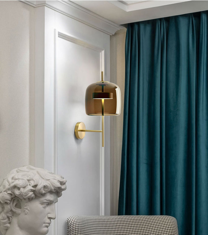 Design från mitten av århundradet | Vägglampa med glasskärm | Elegant belysning | Passar moderna interiörer | Aluminium och glas | Enkel installation | LED | Varmvit 4000K | H 55 cm | B 20 cm | D 15 cm | UL-certifierad