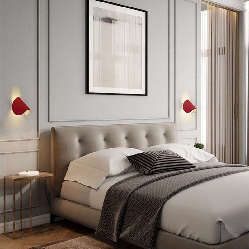 Eveline LED-vägglampa | Geometrisk design | Inomhus- och utomhusbruk | Fyra färger: röd, vit, svart, blå | Slitstark metall | 5W effektivitet