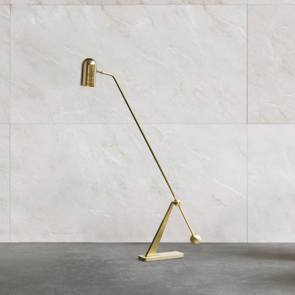 Sorvento | Stehlampe | Elegantes Design | Gegengewicht Mechanismus | Modernes Handwerk | Minimalistische Silhouette | Haltbarkeit | Effektives Licht