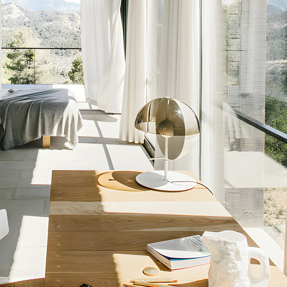 Themis | Nowoczesne oświetlenie stołowe | Pionowy design | Klosz z przydymionego szkła | Oświetlenie LED | Metal i szkło | Wymiary 30x50 cm | 7 W