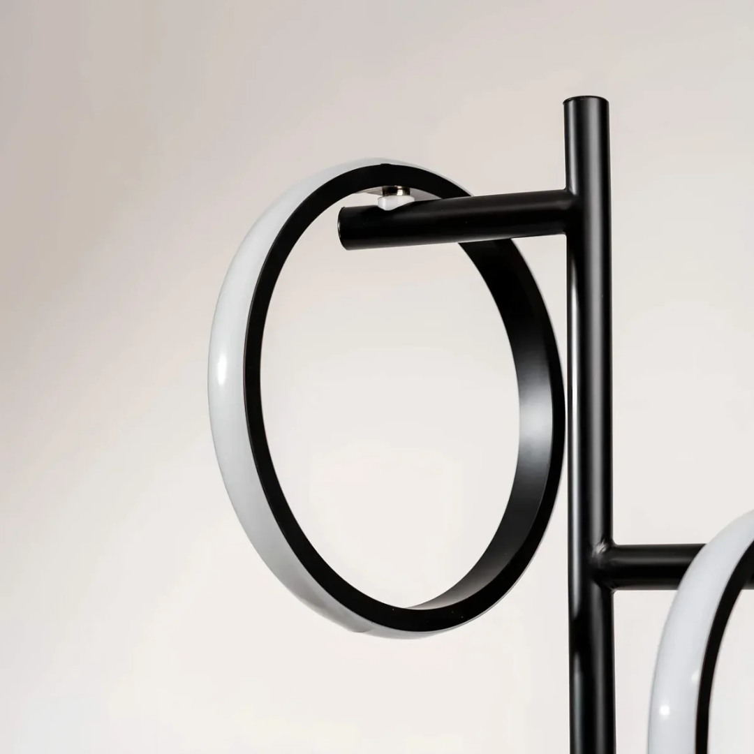 Novento LED Stehlampe | Modernes Design | Drei Beleuchtete Ringe | Dimmbares Licht | Langlebige Qualität | Ideal Für Wohnzimmer, Schlafzimmer,