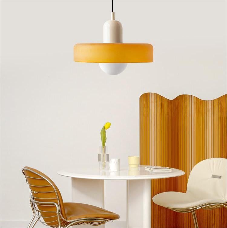 Bauhaus pendel | Farvet glas | Moderne design | Energibesparende lyskilde | Funktionel elegance | Ideel til stue og spisestue | Livlig touch | Elegant detaljeret belysning | Alsidig og stilfuld lampe