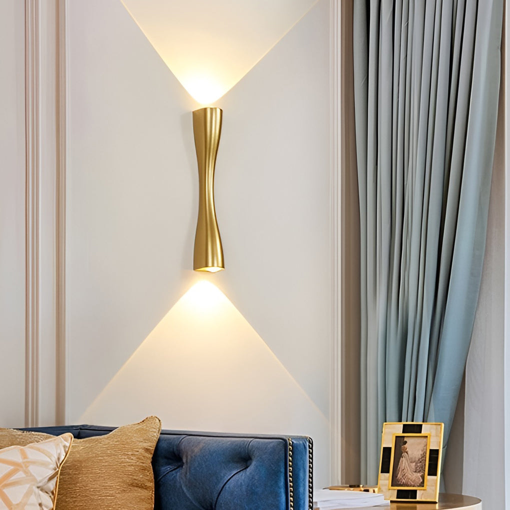 LumiBriljant LED-Wandleuchte | Moderne Metalloberfläche | Doppelte Lichtausrichtung | Elegantes Design | Energieeffizient | Maße 15x10x5 cm