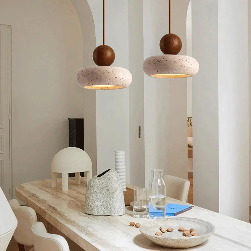 Alvione Bauhaus Lampe | Natursten Travertin | Moderne Design | LED Lys | Træbase | Varm Belysning