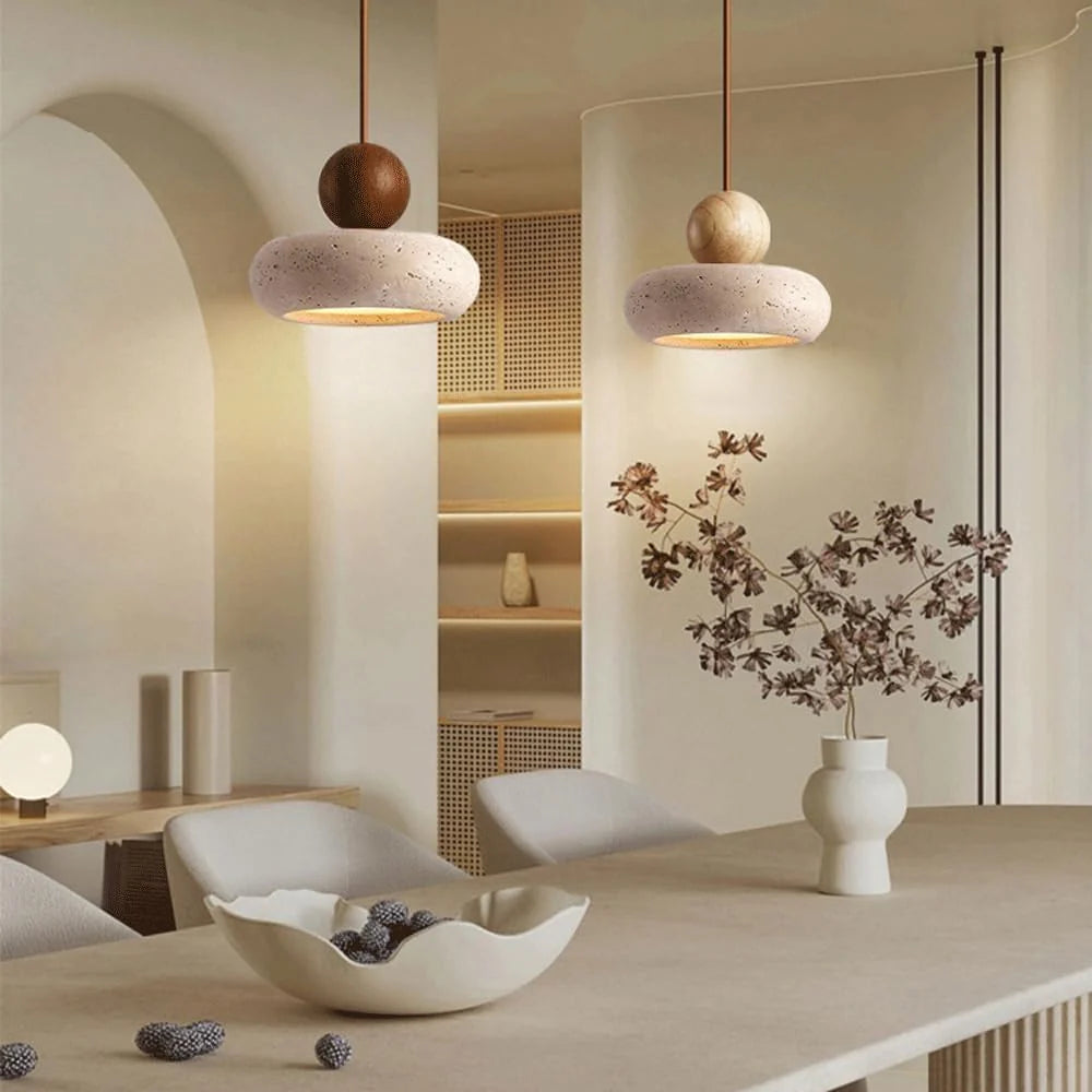 Alvione Bauhaus Lampe | Natursten Travertin | Moderne Design | LED Lys | Træbase | Varm Belysning