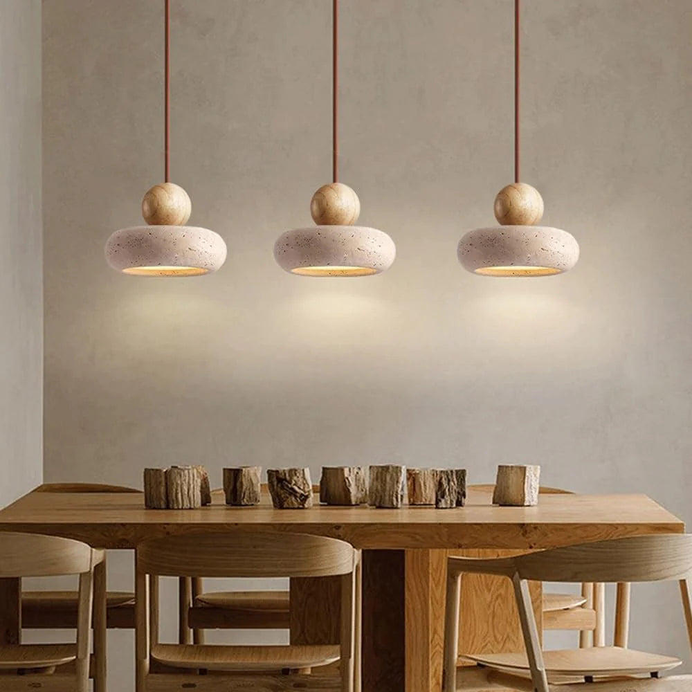 Alvione Bauhaus Lampe | Natursten Travertin | Moderne Design | LED Lys | Træbase | Varm Belysning