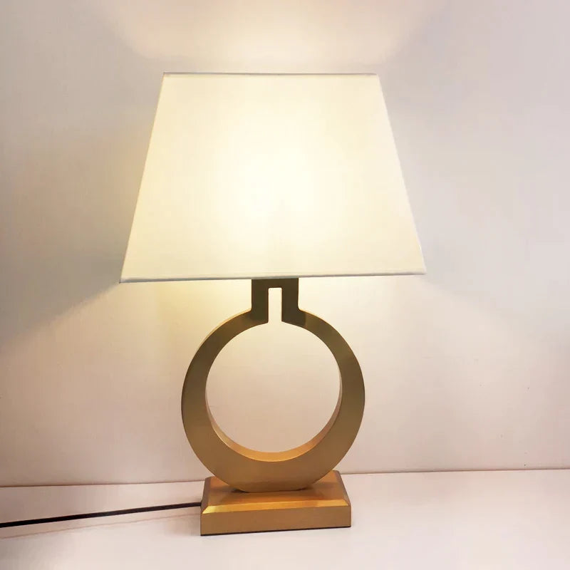 EliteShine | Lampe de luxe moderne | Inspirée de villa | Accents dorés | 56 cm de hauteur | E27 | Fer & tissu | Éclairage