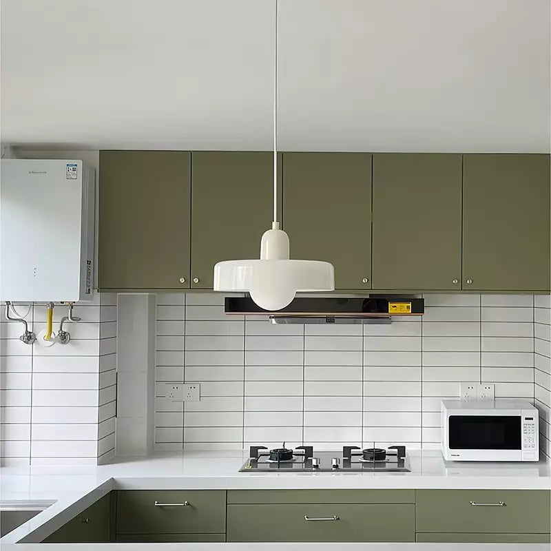 Bauhaus pendel | Farvet glas | Moderne design | Energibesparende lyskilde | Funktionel elegance | Ideel til stue og spisestue | Livlig touch | Elegant detaljeret belysning | Alsidig og stilfuld lampe