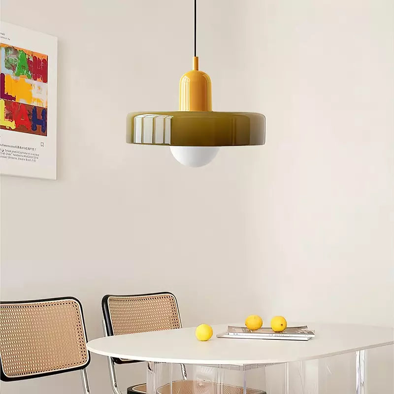 Bauhaus pendel | Farvet glas | Moderne design | Energibesparende lyskilde | Funktionel elegance | Ideel til stue og spisestue | Livlig touch | Elegant detaljeret belysning | Alsidig og stilfuld lampe