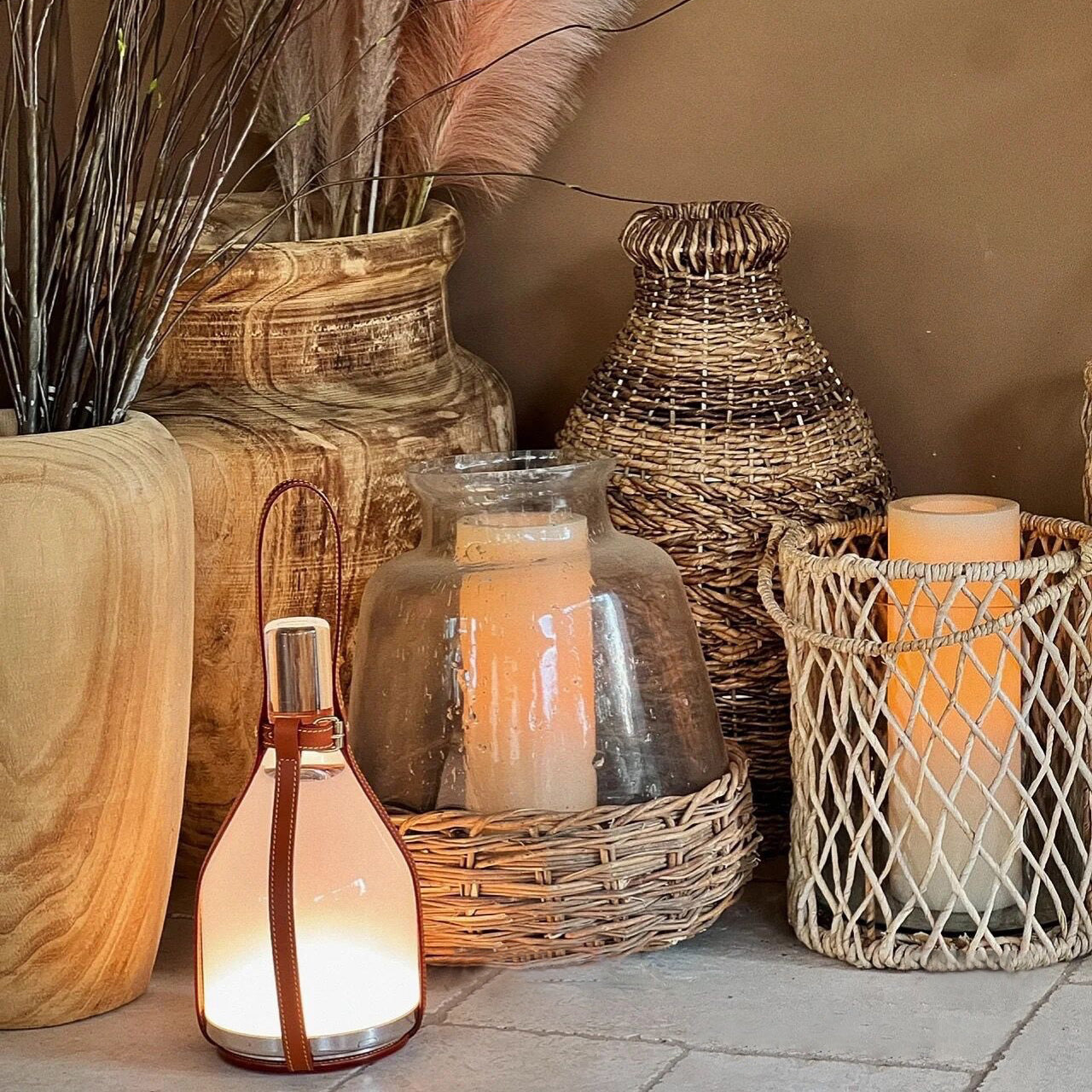 Lampe en verre en cuir Bell | LED portable | Chargement solaire et USB | Design de luxe | Contrôle tactile | Pour cuisine et salon | Ø30