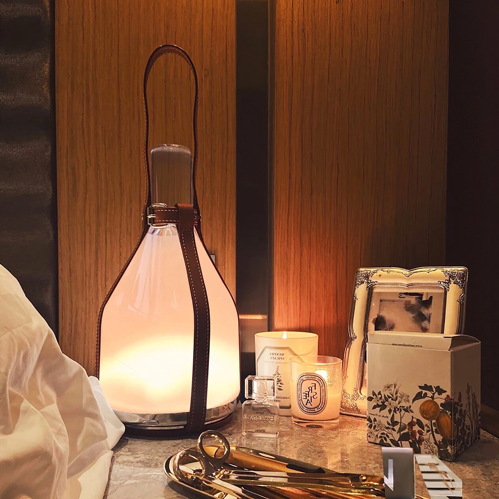 Lampe en verre en cuir Bell | LED portable | Chargement solaire et USB | Design de luxe | Contrôle tactile | Pour cuisine et salon | Ø30