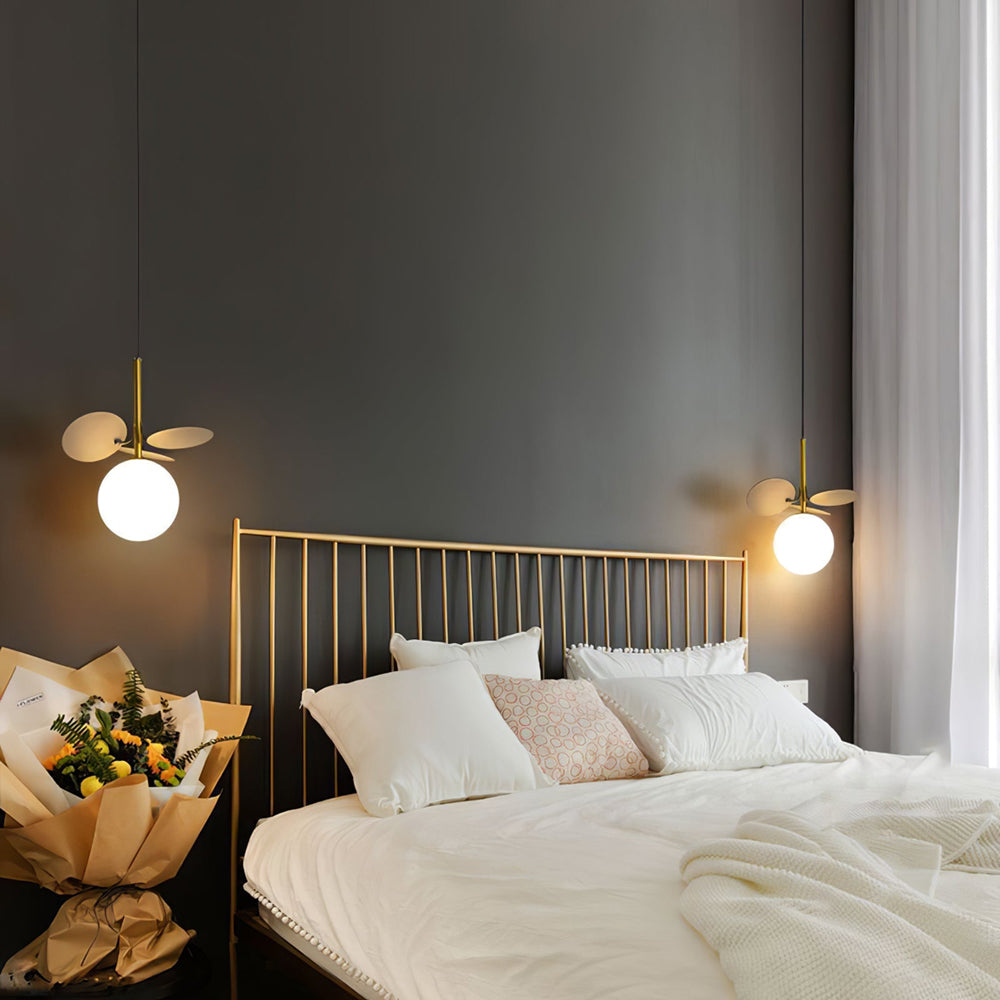 Glas Lysekrone | Kunstnerisk Design | PVC Elementer | Tilpasset Belysning | E27 Sokkel | Perfekt til Soveværelse & Stue | Moderne Udtryk | Ikke Inkl.