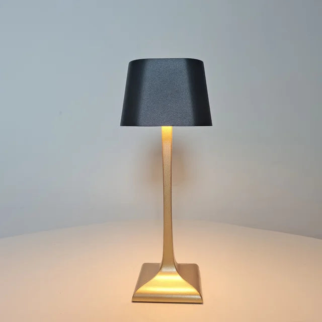 LumiSquare | Lampe de bord LED moderne avec USB | Design carré | Luminosité réglable | Aluminium | Compact et élégant | Idéal pour bureau ou table de