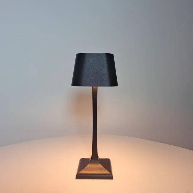 LumiSquare | Lampe de bord LED moderne avec USB | Design carré | Luminosité réglable | Aluminium | Compact et élégant | Idéal pour bureau ou table de